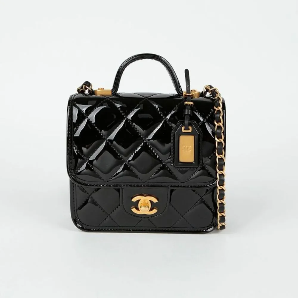 CHANEL details gender